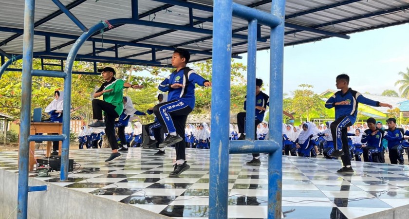 Wujudkan Warga Madrasah Bugar, Sehat dan Ceria, MTsN 1 HST Gelar Jum'at Sehat