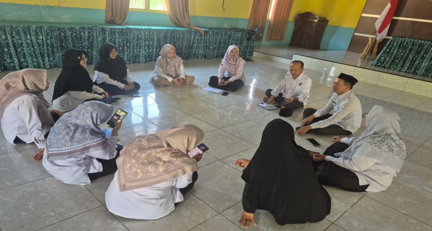 Matangkan Konsep Perpisahan, Tim Seksi Acara MTsN 1 HST Gelar Rakor Intensif