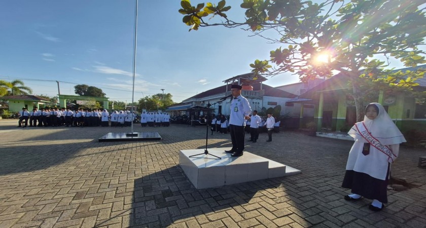 Upacara Bendera, Plt Kamad Tekankan Pembinaan Karakter dan Pentingnya Menjaga Lisan