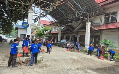Peduli Lingkungan Sekitar, Kader Adiwiyata MTsN 1 HST Gelar Aksi Clean Up di Terminal Pantai Hambawang