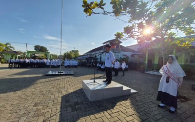 Upacara Bendera, Plt Kamad Tekankan Pembinaan Karakter dan Pentingnya Menjaga Lisan